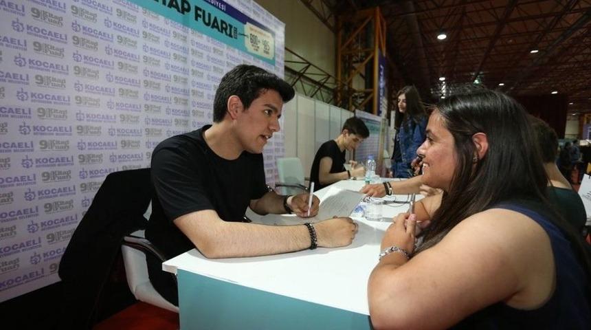 Kocaeli Kitap Fuarı&rsquo;nda Gen&ccedil; Yazarlara B&uuml;y&uuml;k İlgi