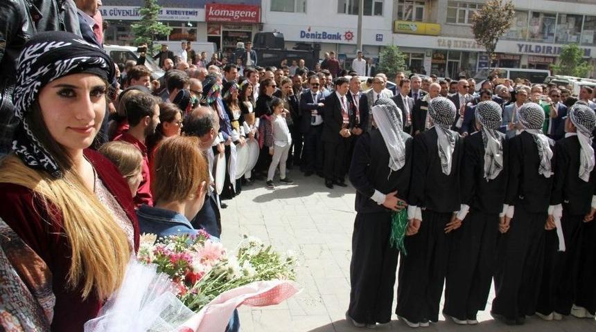 Hakkari&rsquo;ye Gelen Heyet Davul Zurna İle Karşılandı