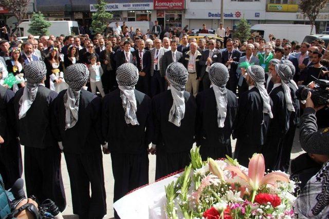 Hakkari&rsquo;ye Gelen Heyet Davul Zurna İle Karşılandı 2