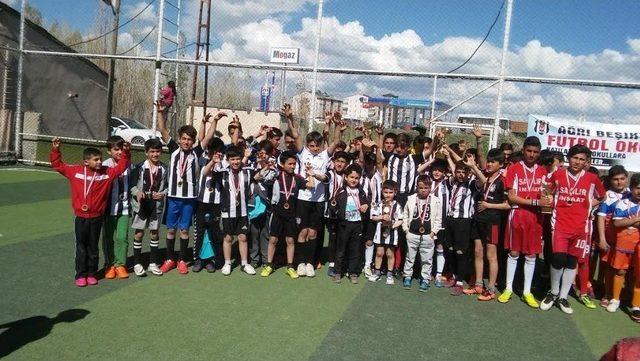 Ağrı’da Turnuvanın Şampiyonu Beşiktaş Futbol Okulu 1