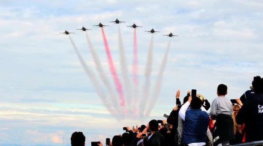 't&uuml;rk Yıldızları' Ve 'solot&uuml;rk' &Uuml;n Nefes Kesen Samsun G&ouml;sterisi