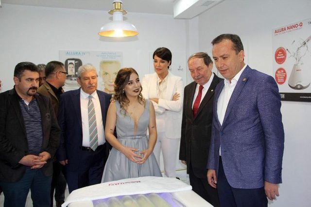 &Uuml;nl&uuml; Manken Deniz Akkaya G&uuml;zel Kalmanın Sırrını A&ccedil;ıkladı 1