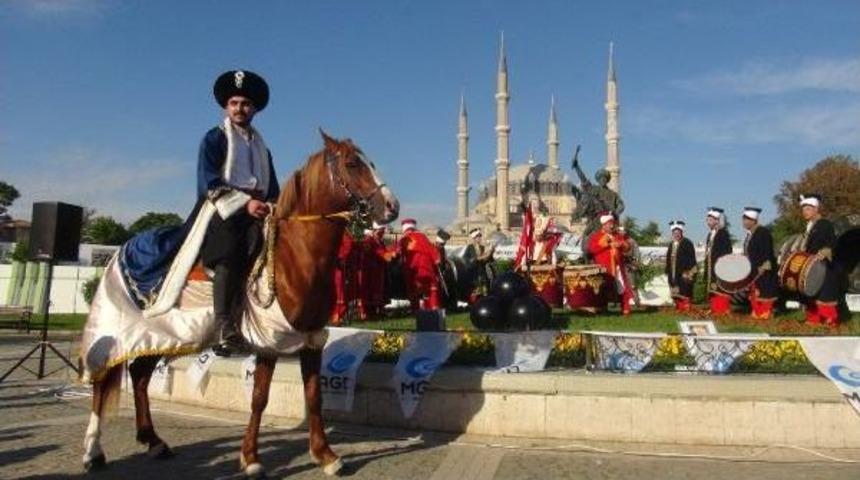 Edirne'de İstanbul'un Fethi Y&uuml;r&uuml;y&uuml;ş&uuml;