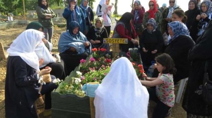 D&uuml;ğ&uuml;n&uuml;ne Sayılı G&uuml;nler Kala &Ouml;ld&uuml;.. Davetliler Konvoy Yapıp Mezarına Gitti