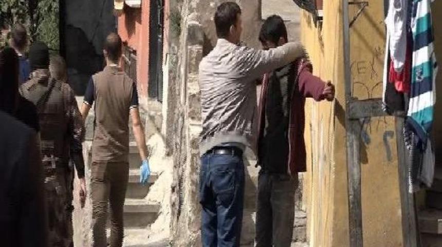 Kuştepe'de Polis Operasyonu: 8 G&ouml;zaltı