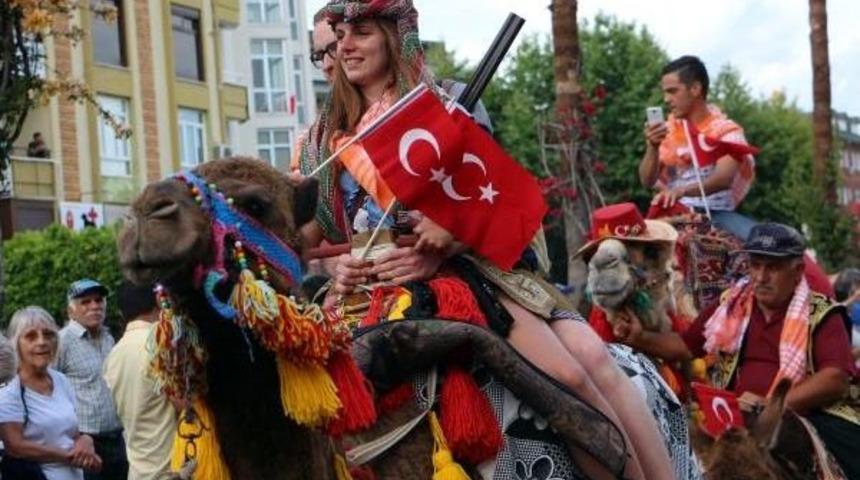 Turizm Ve Sanat Festivali, Y&ouml;r&uuml;k G&ouml;&ccedil;&uuml; Ve Kortejle Başladı