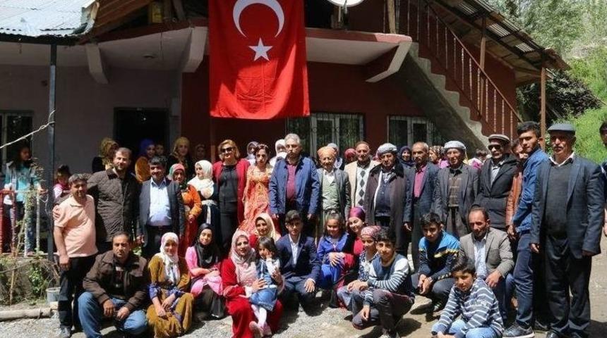 Vali Toprak Ve Eşi Funda Toprak Şehit Kızının D&uuml;ğ&uuml;n T&ouml;renine Katıldı