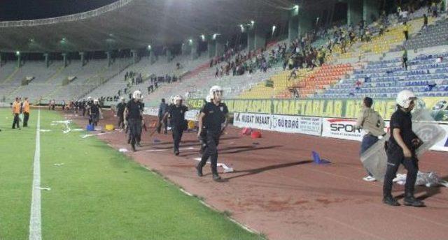 Şanlıurfa'da Maç Sonu Gerginliğe Polis Müdahalesi