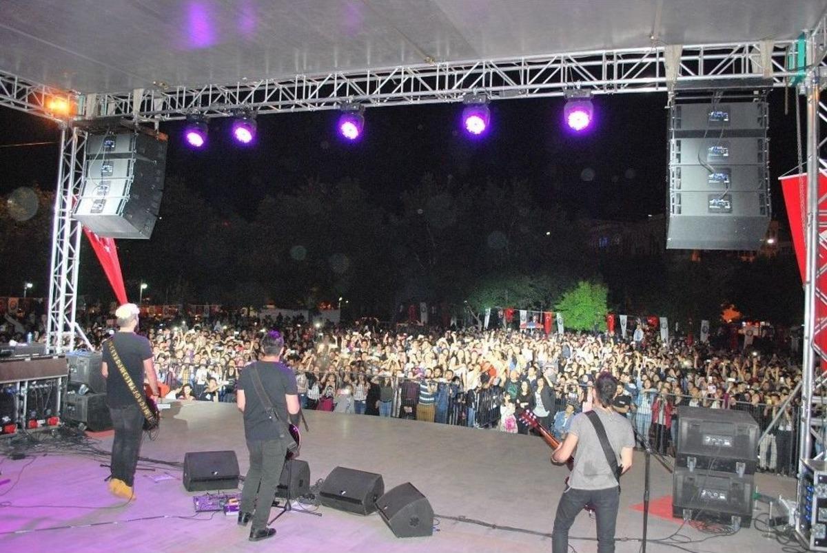 Manisa&rsquo;daki Gen&ccedil;lik Ş&ouml;leni&rsquo;nde &ldquo;pera R&uuml;zgarı&rdquo;