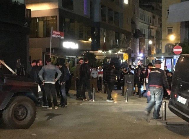 Olimpiakos Taraftarları Taksim’de Ortalığı Bibirine Kattı