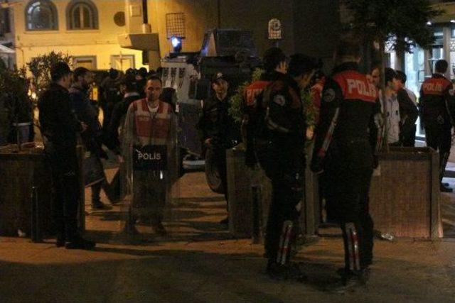 Beyoğlu'nda Taşkınlık Çıkartan Bir Grup Olympiakos Taraftarına Polis Müdahalesi