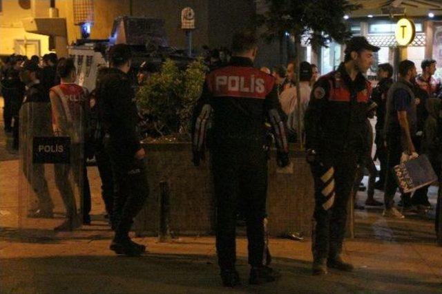 Beyoğlu'nda Taşkınlık Çıkartan Bir Grup Olympiakos Taraftarına Polis Müdahalesi