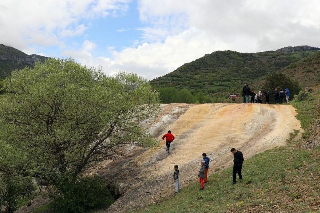 G&uuml;m&uuml;şhane&rsquo;nin Pamukkalesi&rsquo;nde &lsquo;ayazma&rsquo; Şenliği Yapıldı