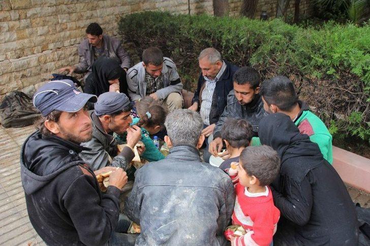 Minibüste 51 Kaçak Göçmen Yakalandı G5