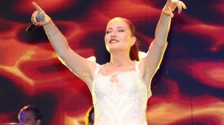 Alanya'da Candan Er&ccedil;etin R&uuml;zgarı