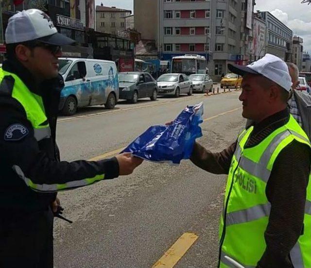 Engelliler Trafik Kontrolü Yaptı