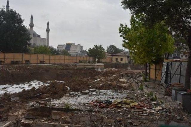 Mevlana Müzesi'ndeki Bin Yıllık 'gülbahçesi'ne Ek Bina Projesine Tepki