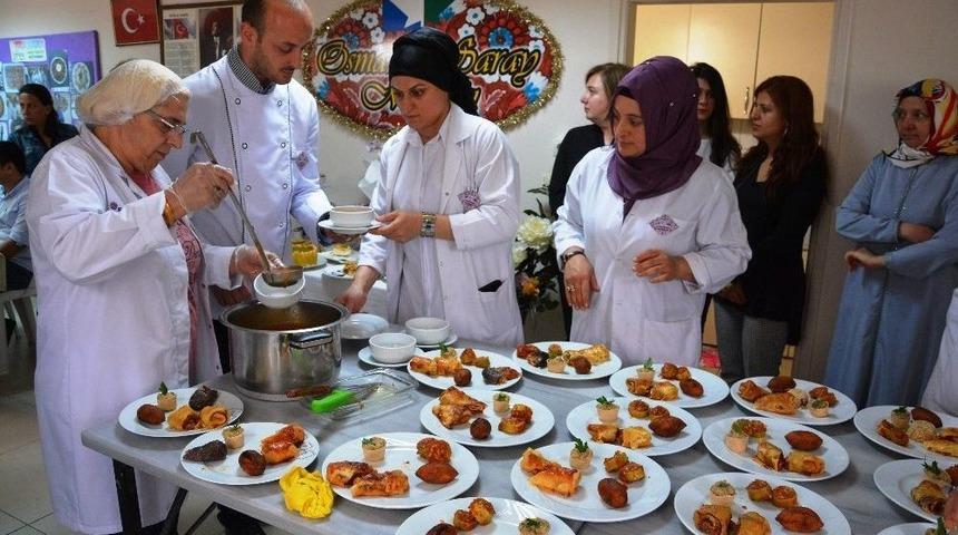 İzmek Kursunu Bitirenlere Belgeleri Verildi