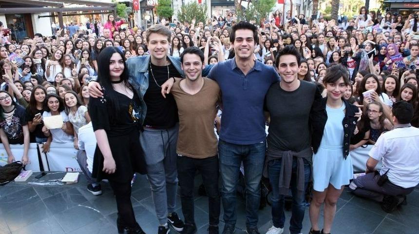 4n1k Filminin İzmir Galasında İzdiham