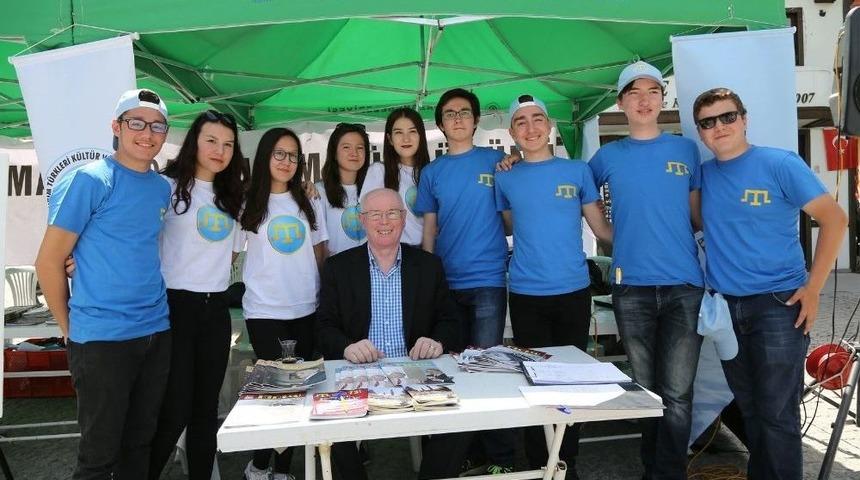 Başkan Kurt Kırımlı Soydaşlara Destek Verdi