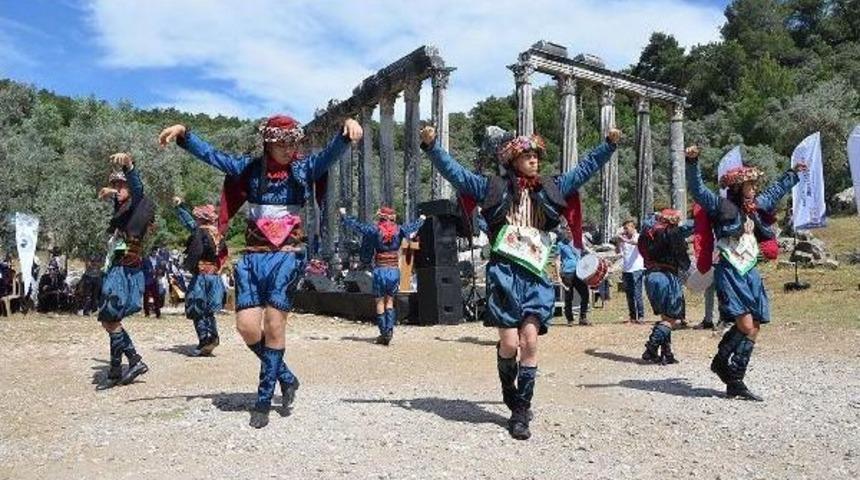 Arkeoloji Mezunları Antik Kentte Kep Attı