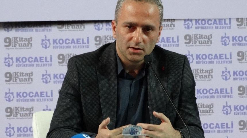 T&uuml;rkiye Gazetesi Yayın Koordinat&ouml;r&uuml; Y&uuml;cel Ko&ccedil;, Kitapseverlerle Buluştu