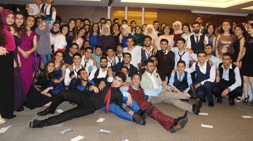 Mezuniyet Sevincini Liv Suit&rsquo;te Yaşadılar