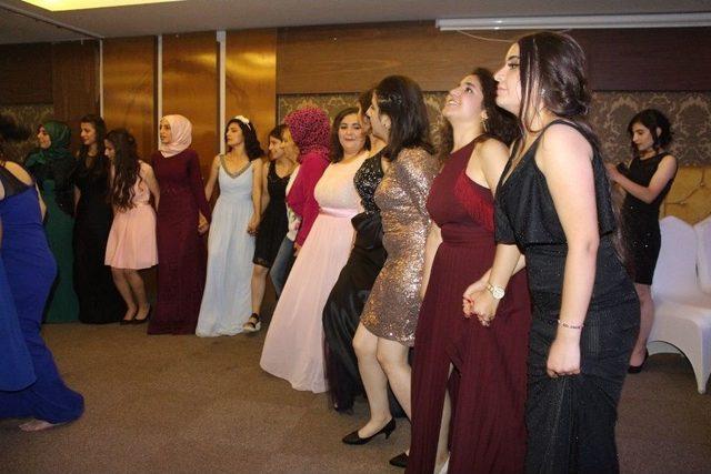 Mezuniyet Sevincini Liv Suit&rsquo;te Yaşadılar 1