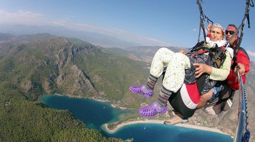 87 Yaşında Paraş&uuml;tle Atlayan Halime Nine Fenomen Oldu