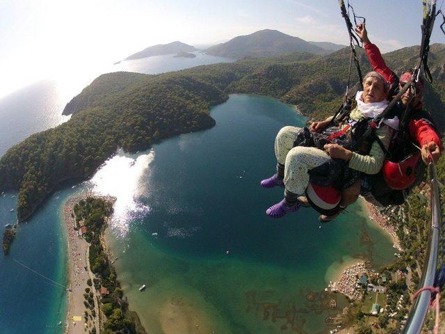 87 Yaşında Paraş&uuml;tle Atlayan Halime Nine Fenomen Oldu 1