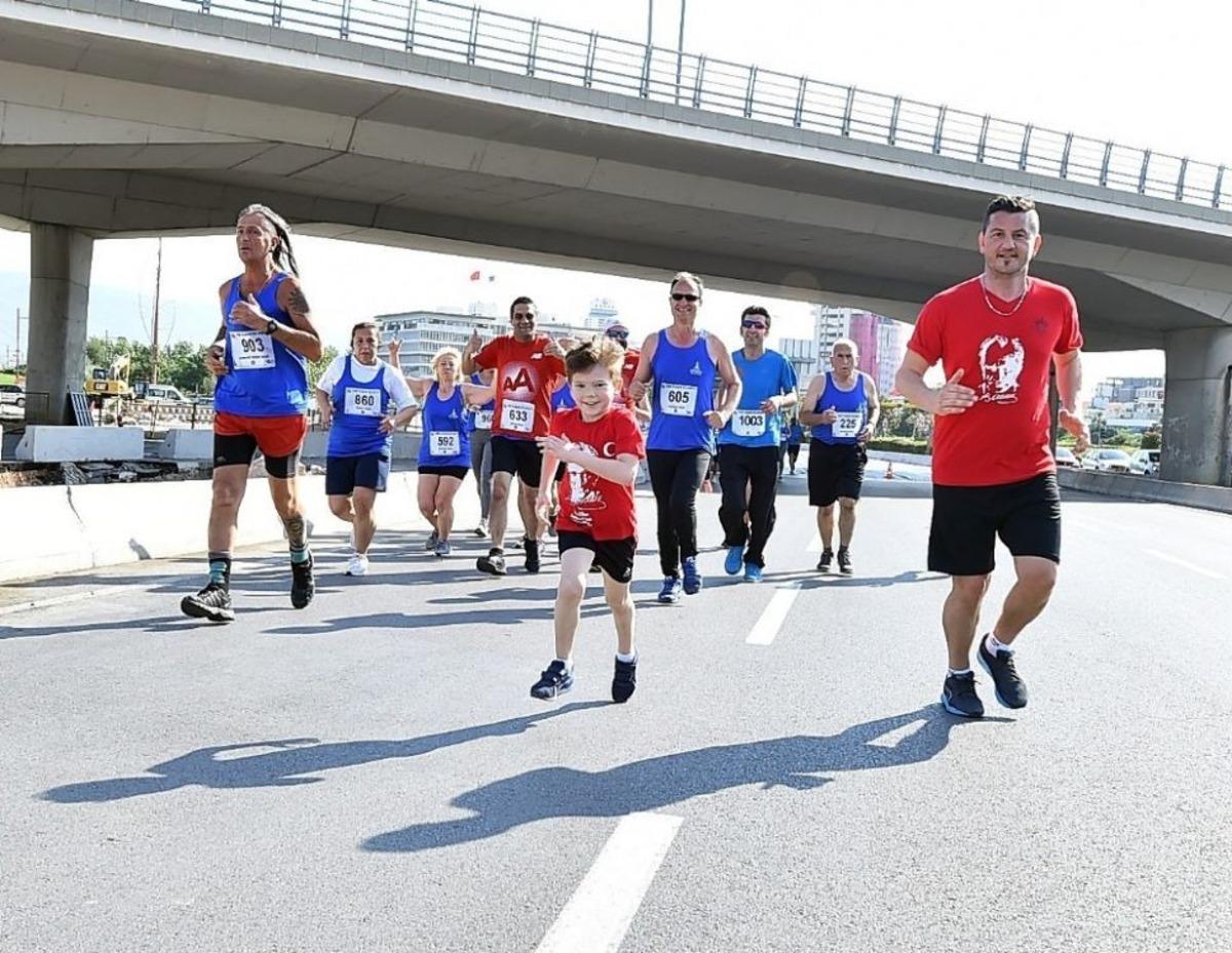 Ata İ&ccedil;in Koştular