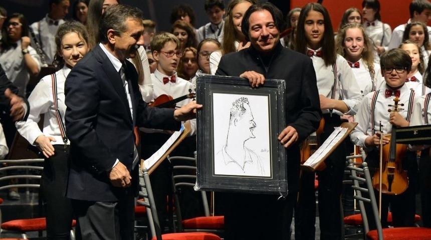 Fazıl Say 105 &Ccedil;ocukla Aynı Sahneyi Paylaştı