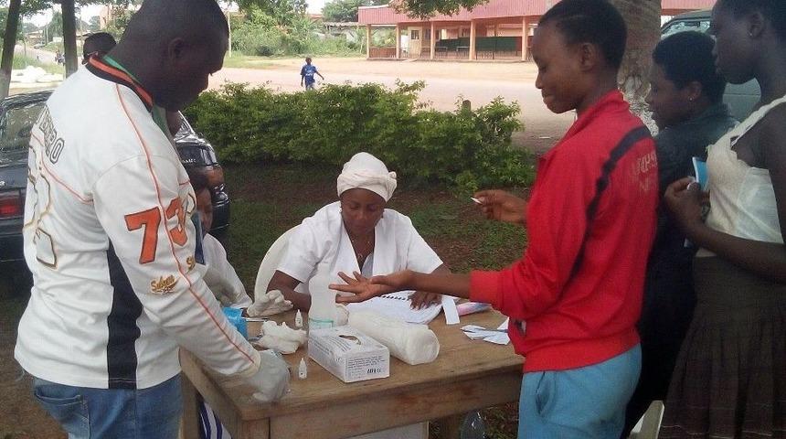 Tika&rsquo;dan Kamerun&rsquo;da Gen&ccedil;lere Sağlık Taraması Ve Eğitim