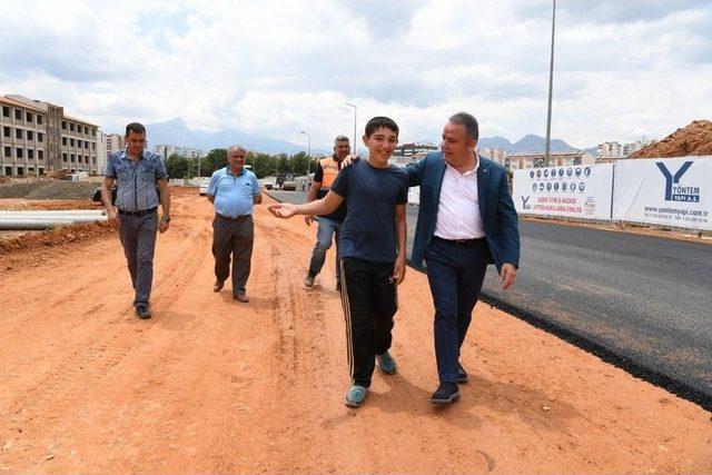 Başkan B&ouml;cek, Asfalt Ekiplerini Denetledi 1