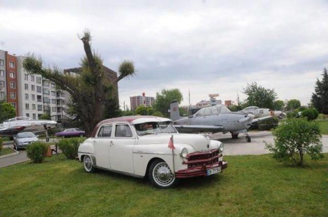 Havacılık Parkı'ndaki Uçaklar, Klasik Otomobillerle Buluştu