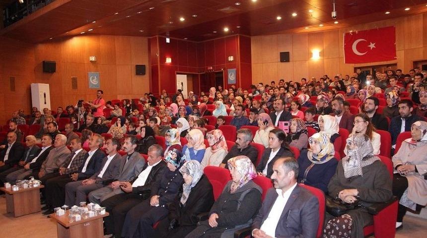 Ahlat&rsquo;ta Şehitleri Anma Programı
