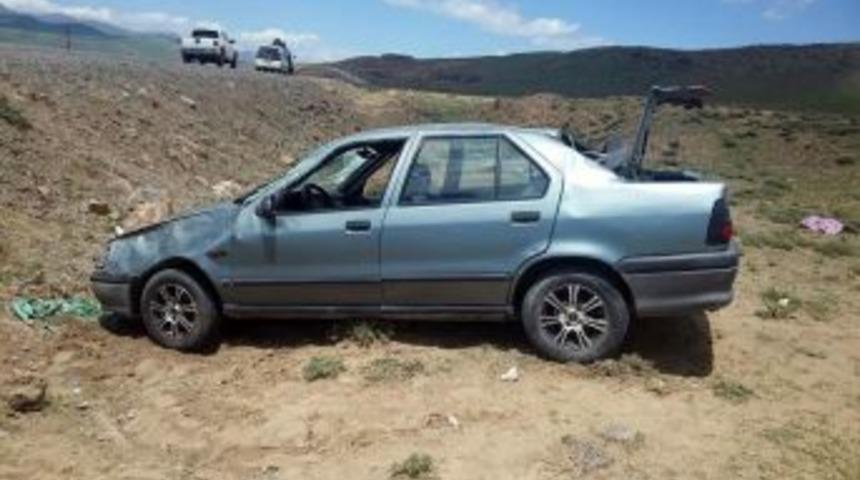 D&uuml;ğ&uuml;ne Giderken Kaza Yaptılar: 5 Yaralı