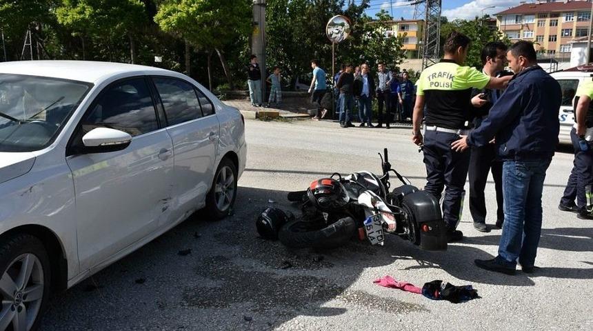 Kastamonu&rsquo;da Motosiklet İle Otomobil &Ccedil;arpıştı: 2 Yaralı