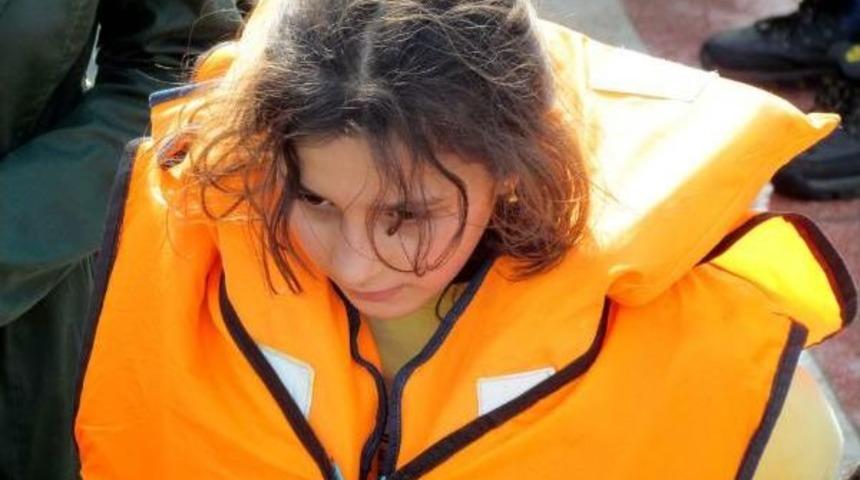 &Ccedil;eşme'de 187 Ka&ccedil;ak G&ouml;&ccedil;men Yakalandı