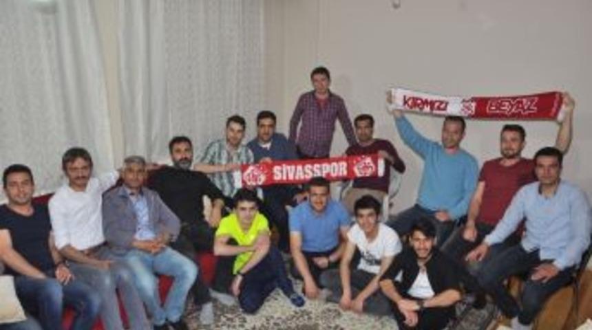 Kars&rsquo;ta Yaşayan Sivaslılardan Şampiyonluk Kutlaması