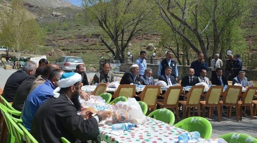 Ağrı&rsquo;da Tarihi T&uuml;rbede &Ccedil;orba İkramı