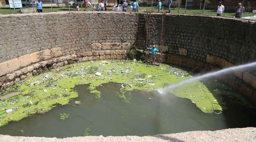 Haliliye&rsquo;de Bulunan Tarihi Kuyu Temizlendi