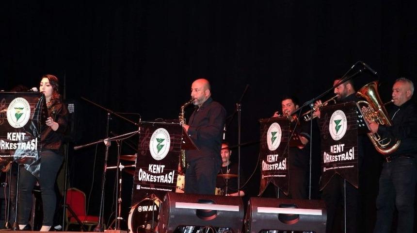 Kent Orkestrası Mest Etti