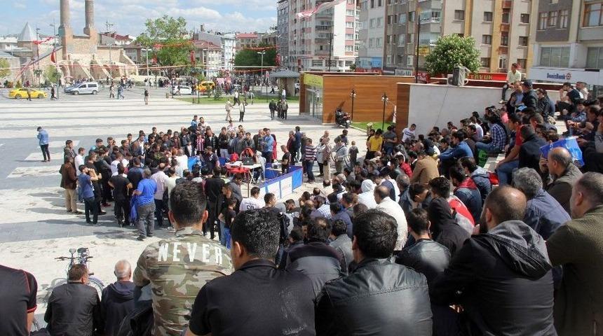 Bileğine G&uuml;venenler Kıyasıya Karıştı