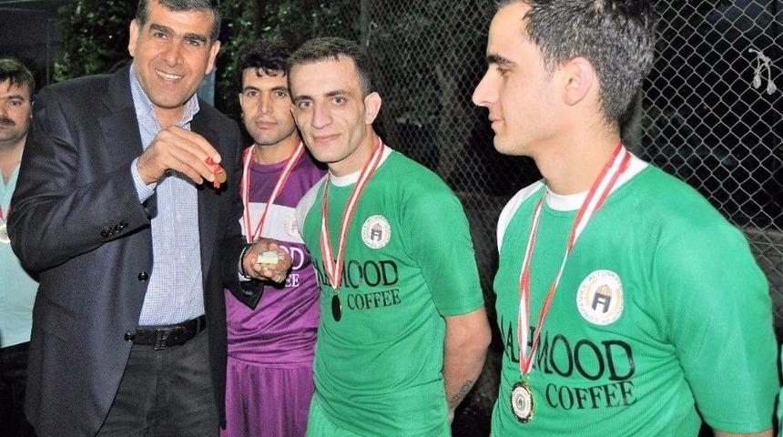 Futbol Turnuvasında Şampiyon Olan Takıma Altın &Ouml;d&uuml;l&uuml;