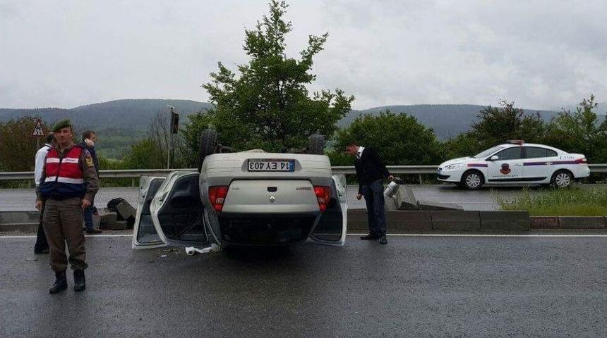 Bolu&rsquo;da Takla Atan Otomobilde İki Kişi Yaralandı