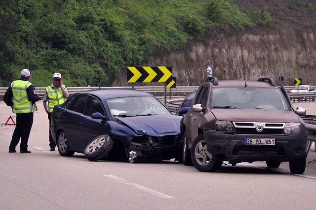 İnegöl’de Kaza: 2’si Çocuk 5 Yaralı