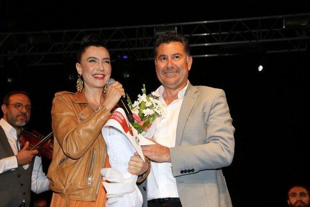 Oyfest Şevval Sam Konseriyle Sona Erdi 1