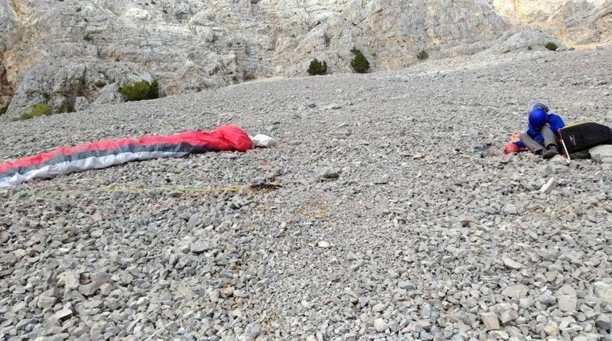 Kayalıklarda Mahsur Kalan Paraş&uuml;t&ccedil;&uuml; Kurtarıldı