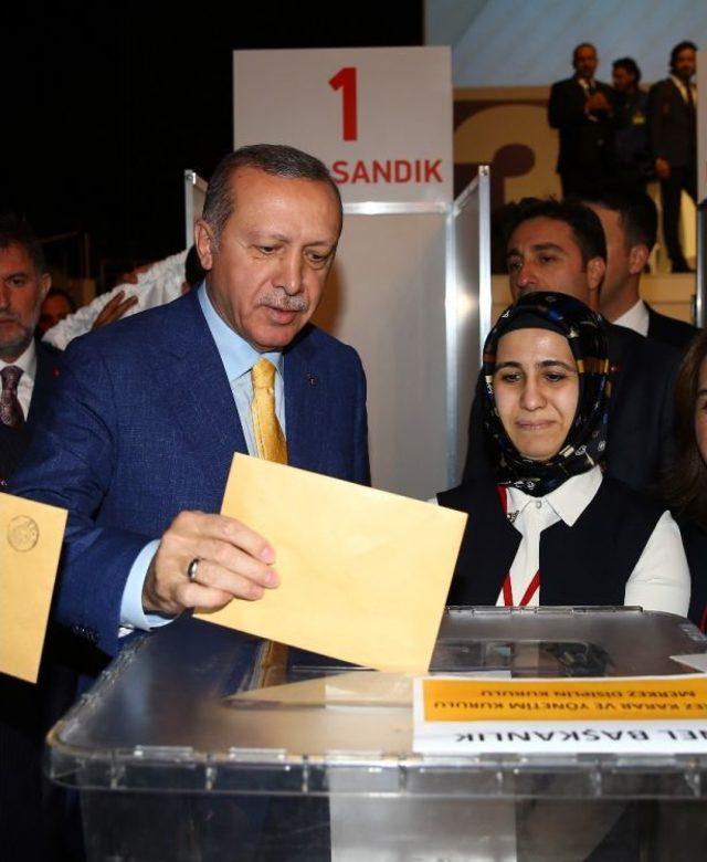 Cumhurbaşkanı Erdoğan Yeniden Kurucusu Olduğu Partinin Başında